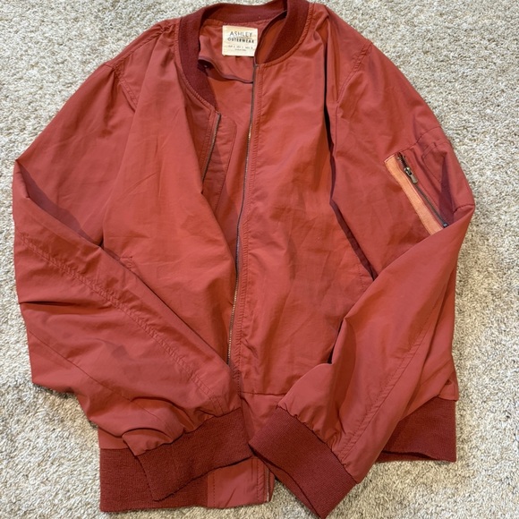Set of Ashley Outerwear Jackets- Large - Picture 2 of 3